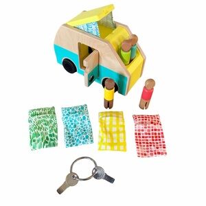 Lovevery Wooden Camper w Van Go Outdoor Friends Free Spirit Kit With Keys